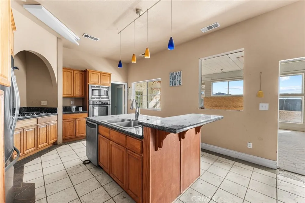 4463 Cloud 9 Mojave, CA 93501