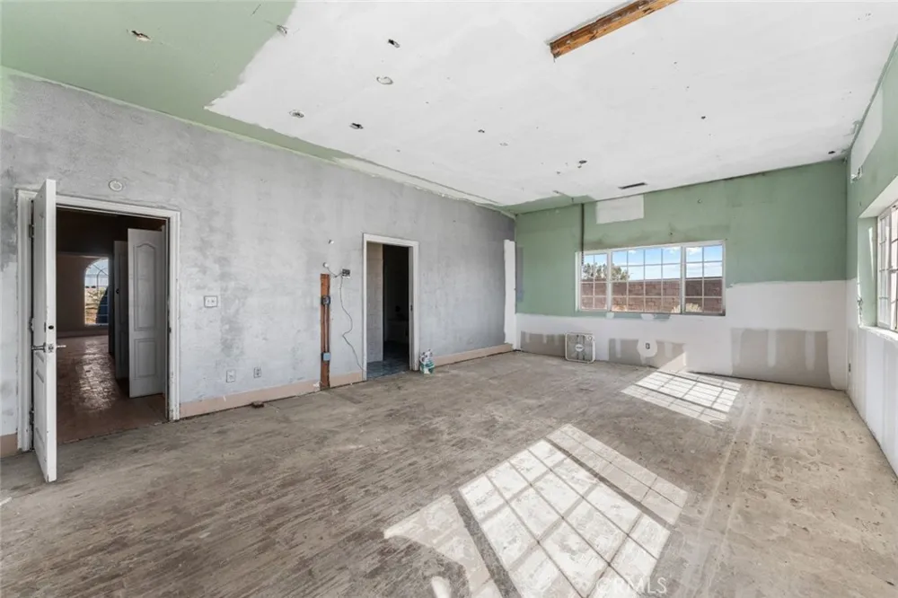 4463 Cloud 9 Mojave, CA 93501
