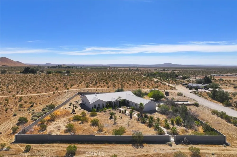 4463 Cloud 9 Mojave, CA 93501