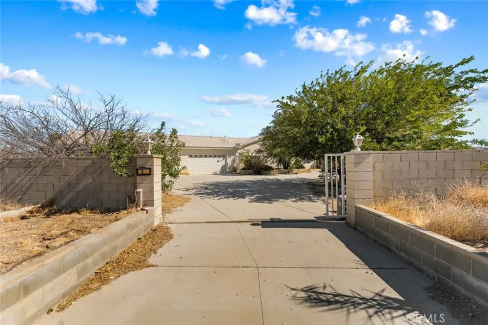 4463 Cloud 9 Mojave, CA 93501