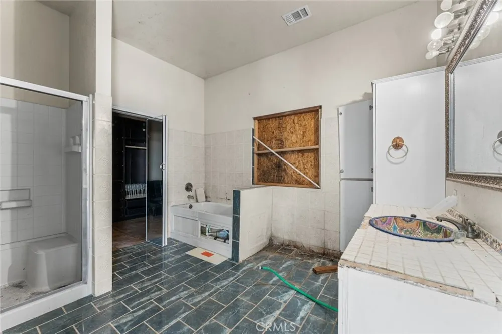 4463 Cloud 9 Mojave, CA 93501