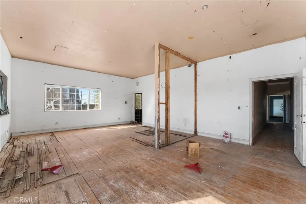 4463 Cloud 9 Mojave, CA 93501