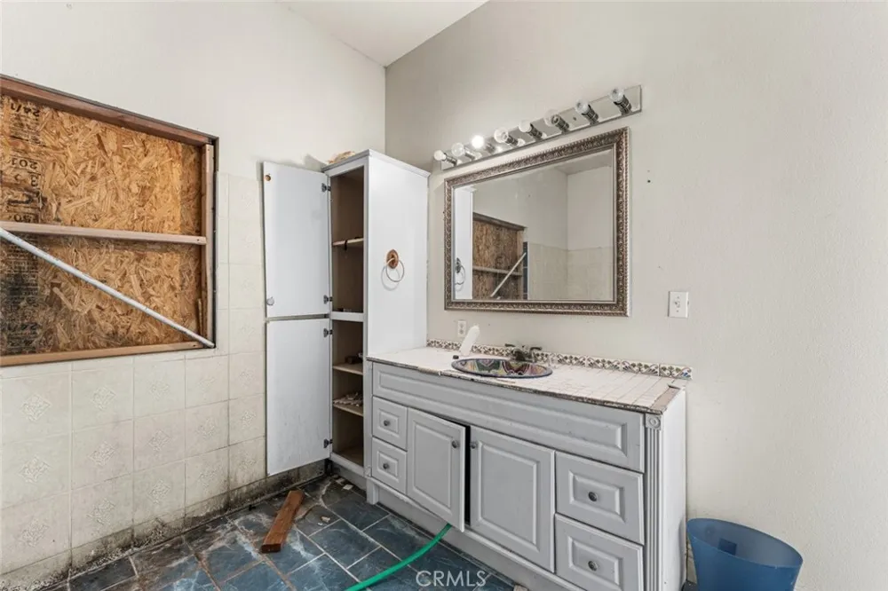 4463 Cloud 9 Mojave, CA 93501