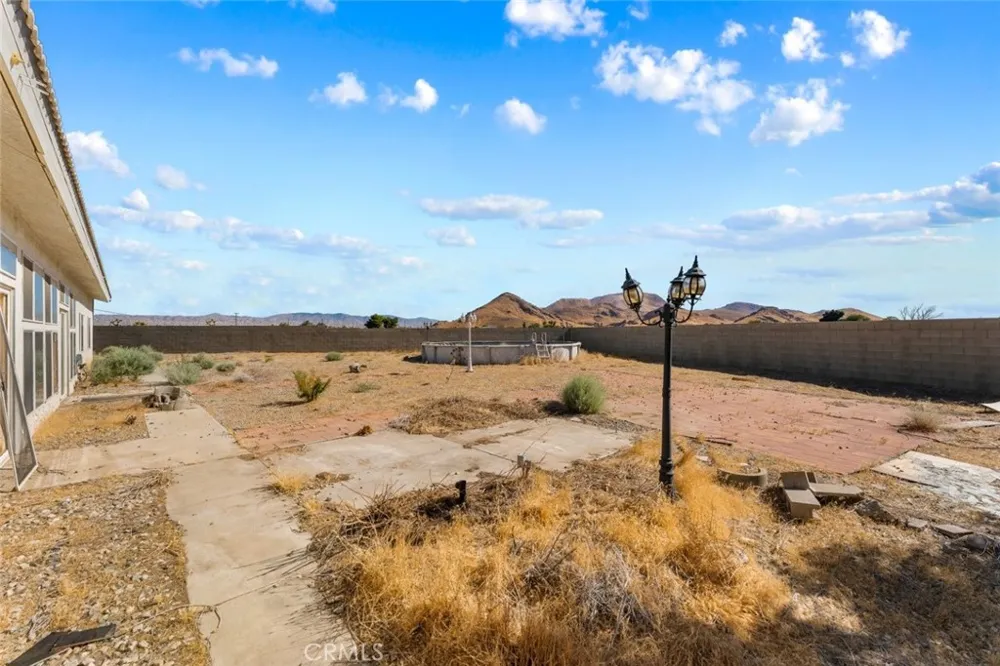 4463 Cloud 9 Mojave, CA 93501