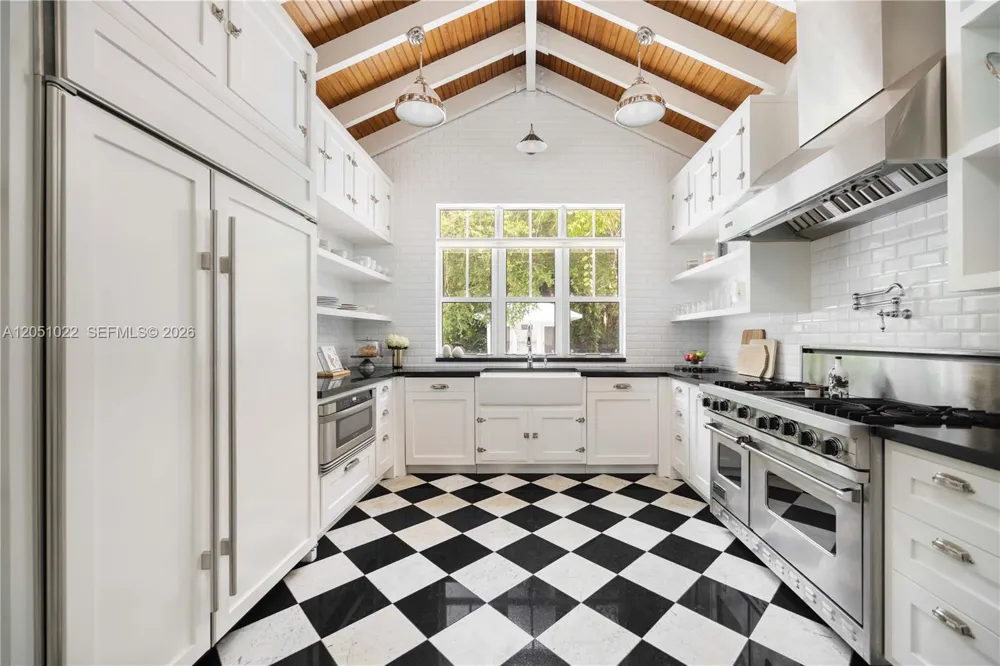 6845 SW 98th St Pinecrest, FL 33156