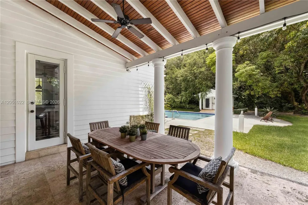 6845 SW 98th St Pinecrest, FL 33156