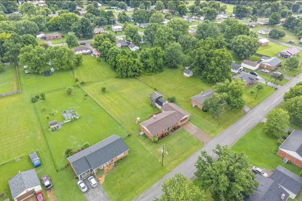 601 Pineridge Dr Hopkinsville, KY 42240