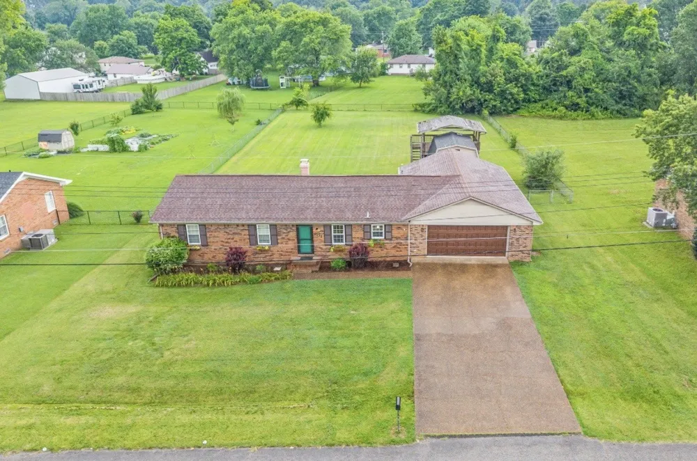 601 Pineridge Dr Hopkinsville, KY 42240
