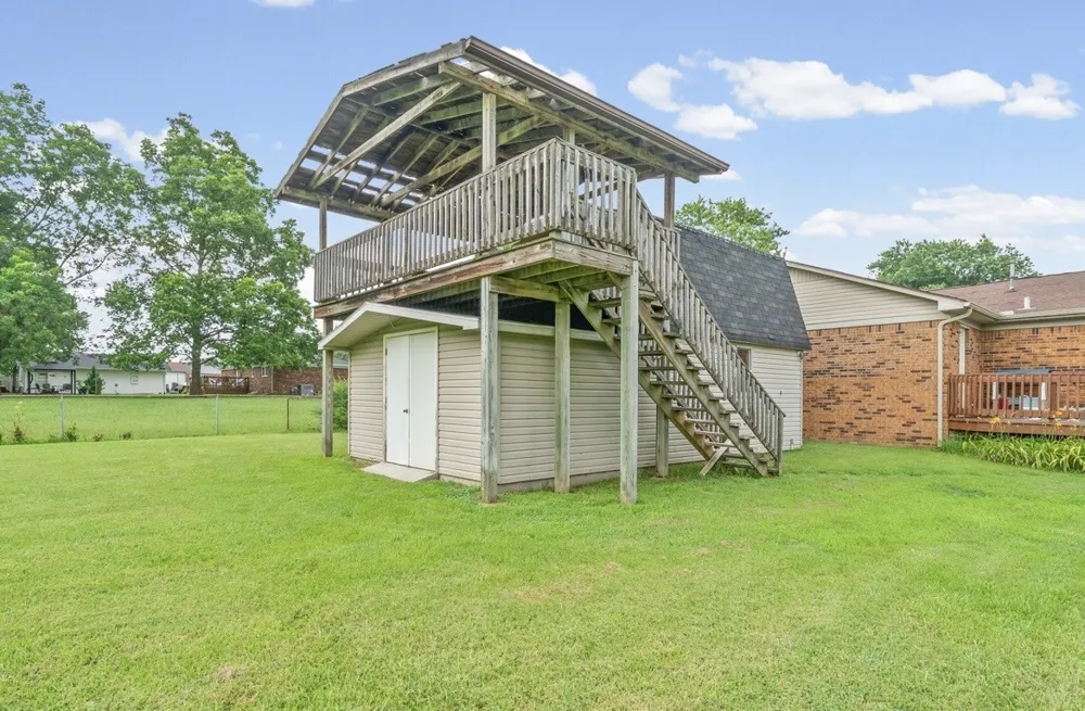 601 Pineridge Dr Hopkinsville, KY 42240