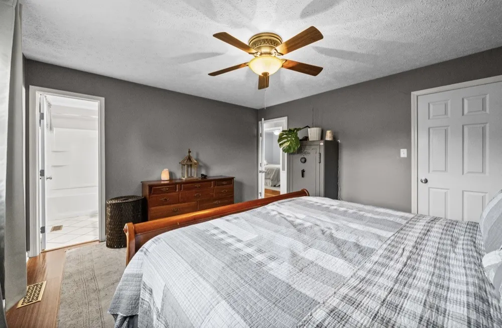 601 Pineridge Dr Hopkinsville, KY 42240