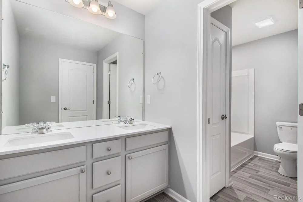 4759 Glenora Drive Orion Charter Township, MI 48359