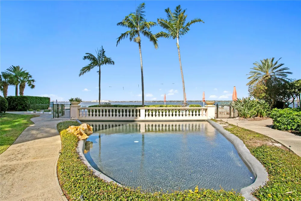 4971 BACOPA LANE S #703 St Petersburg, FL 33715