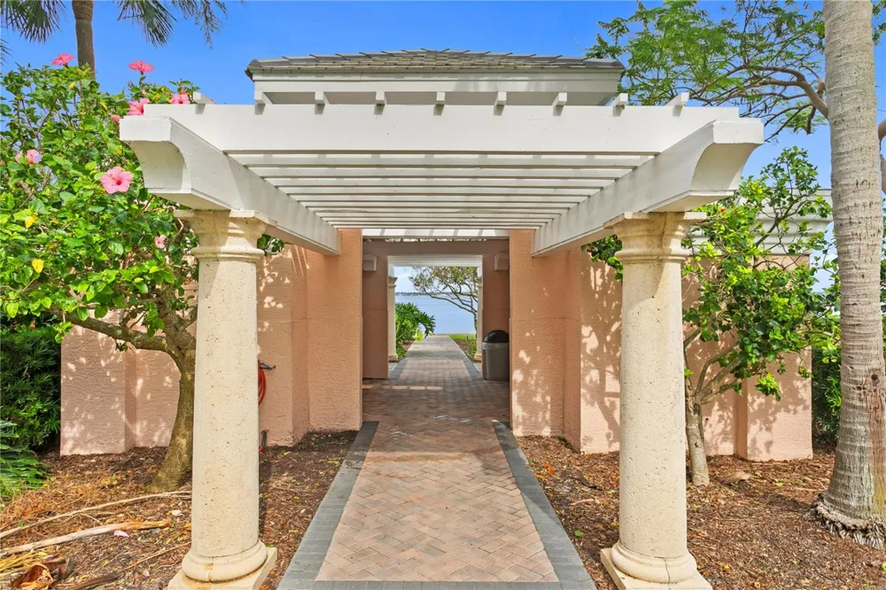 4971 BACOPA LANE S #703 St Petersburg, FL 33715