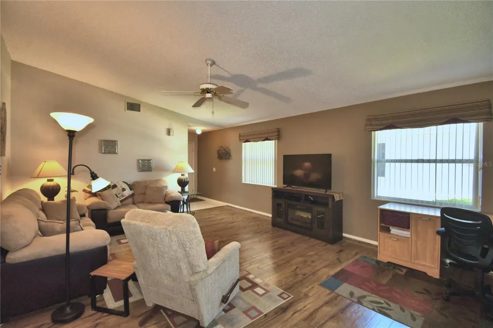 4860 GOLDENVIEW LANE Lakeland, FL 33811