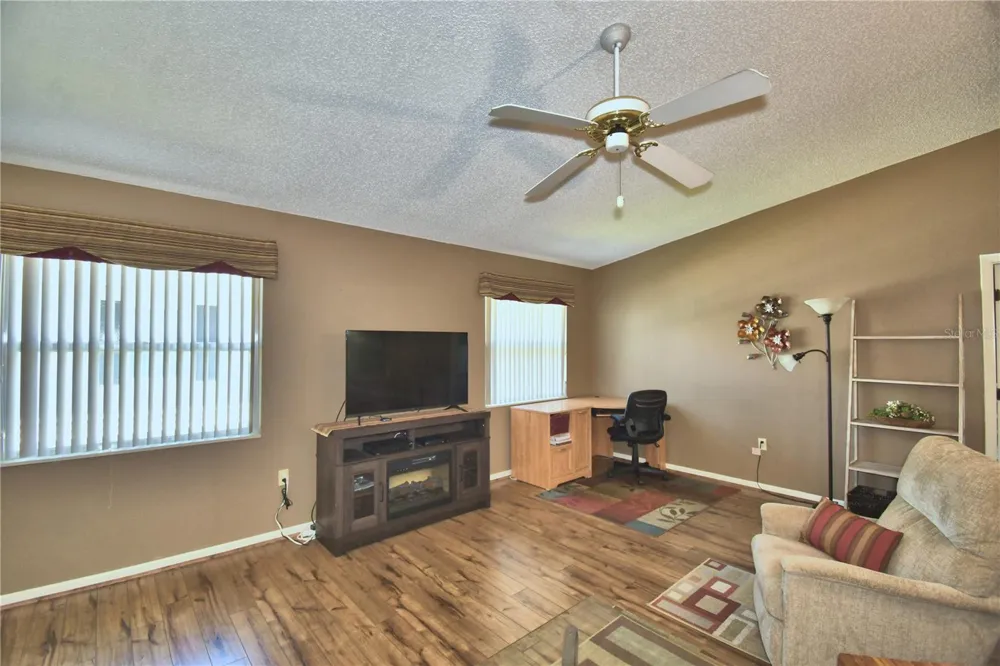 4860 GOLDENVIEW LANE Lakeland, FL 33811