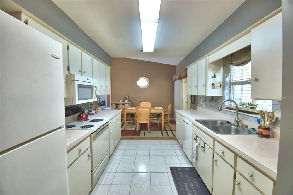 4860 GOLDENVIEW LANE Lakeland, FL 33811