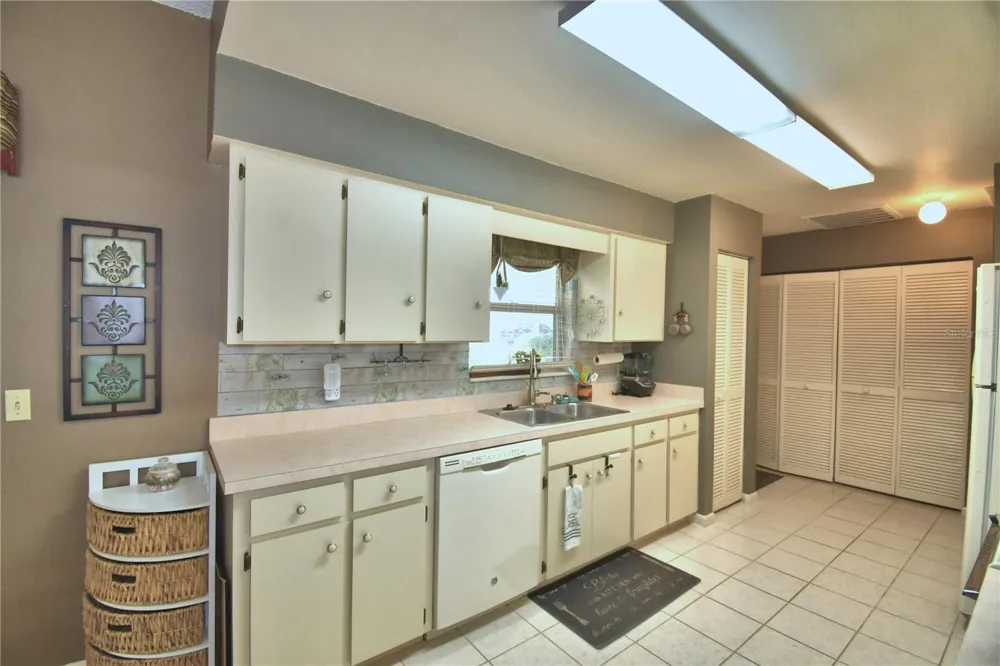 4860 GOLDENVIEW LANE Lakeland, FL 33811