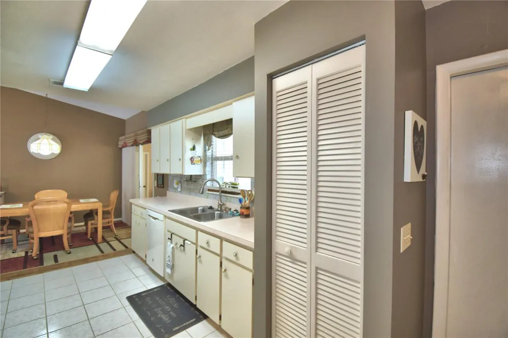 4860 GOLDENVIEW LANE Lakeland, FL 33811
