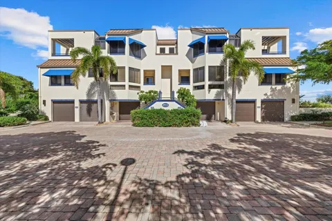 2012 HARBOURSIDE DRIVE #2102
