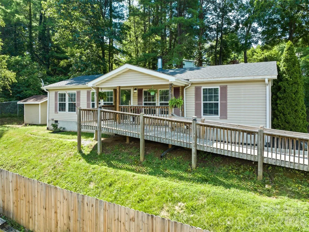 26 Cedar Street Canton, NC 28716