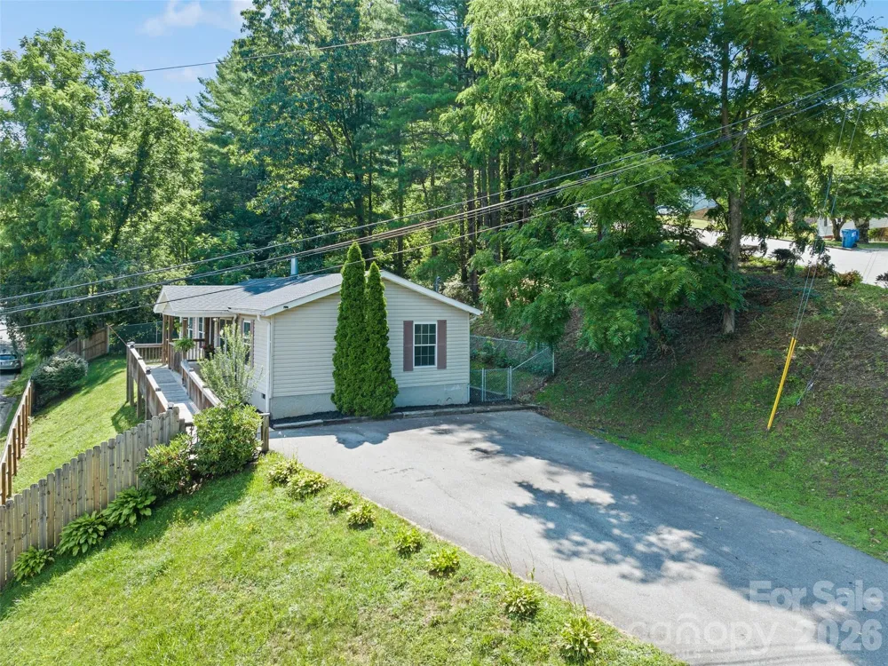26 Cedar Street Canton, NC 28716