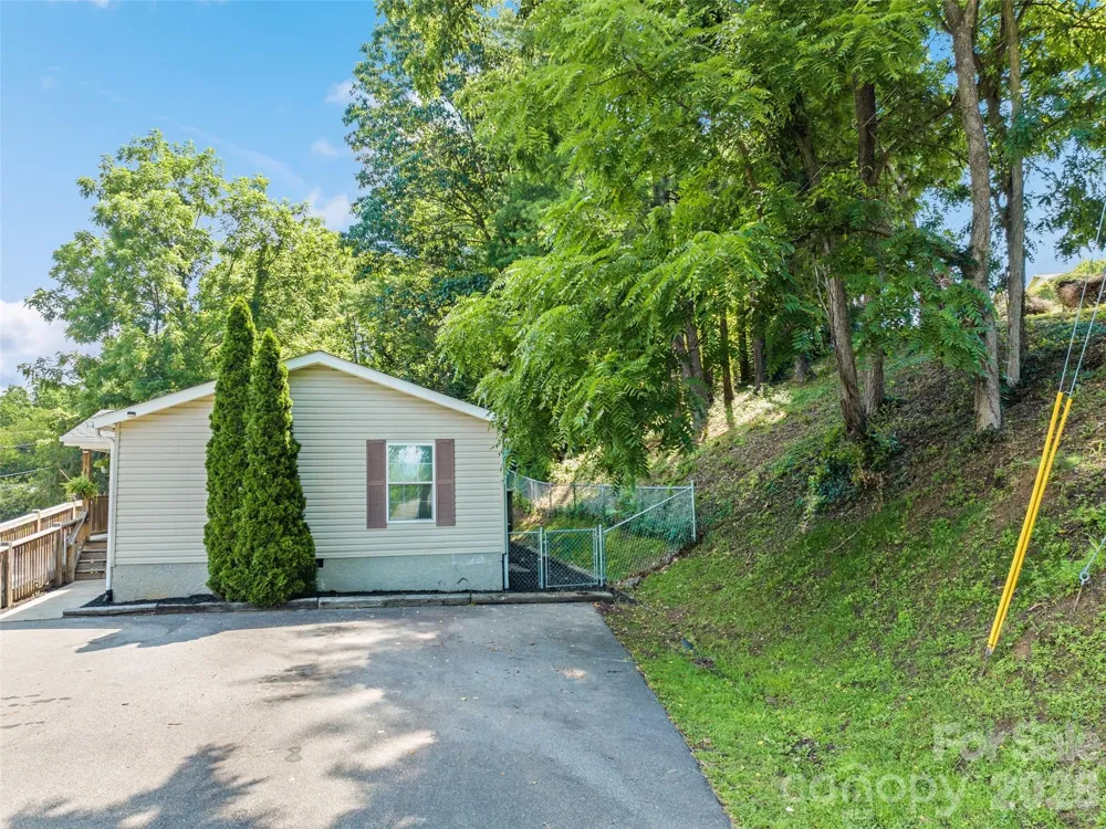 26 Cedar Street Canton, NC 28716