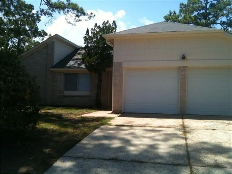 12511 Riverbend Mont Belvieu, TX 77523