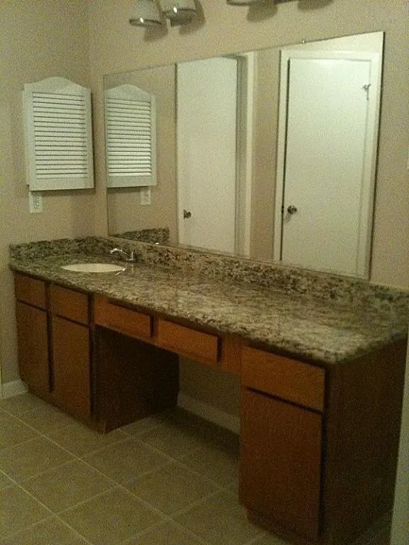 12511 Riverbend Mont Belvieu, TX 77523
