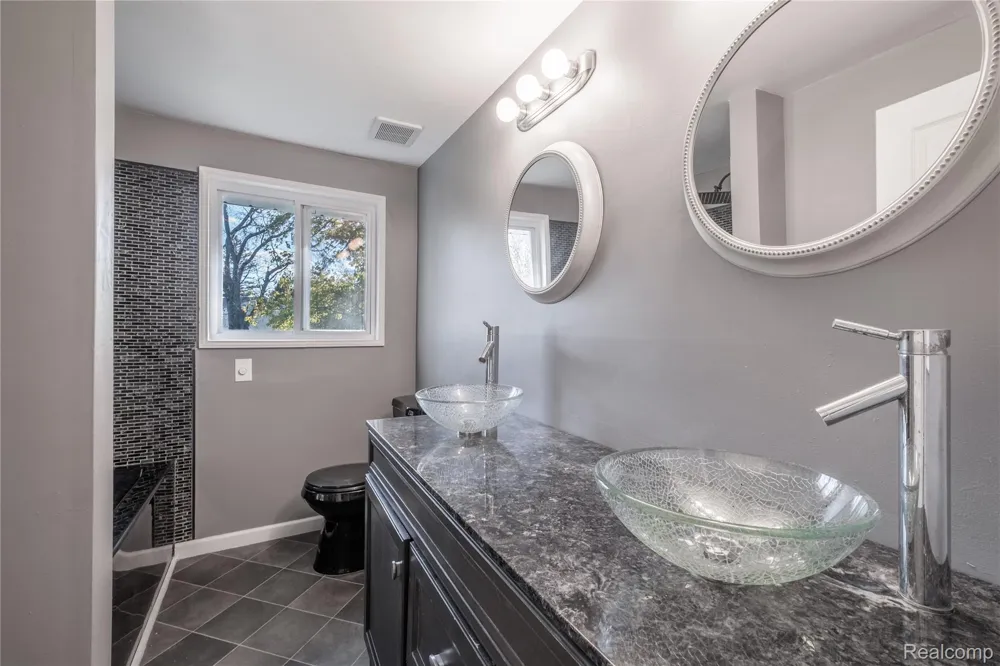 5297 Oaktree Drive Flint Charter Township, MI 48532