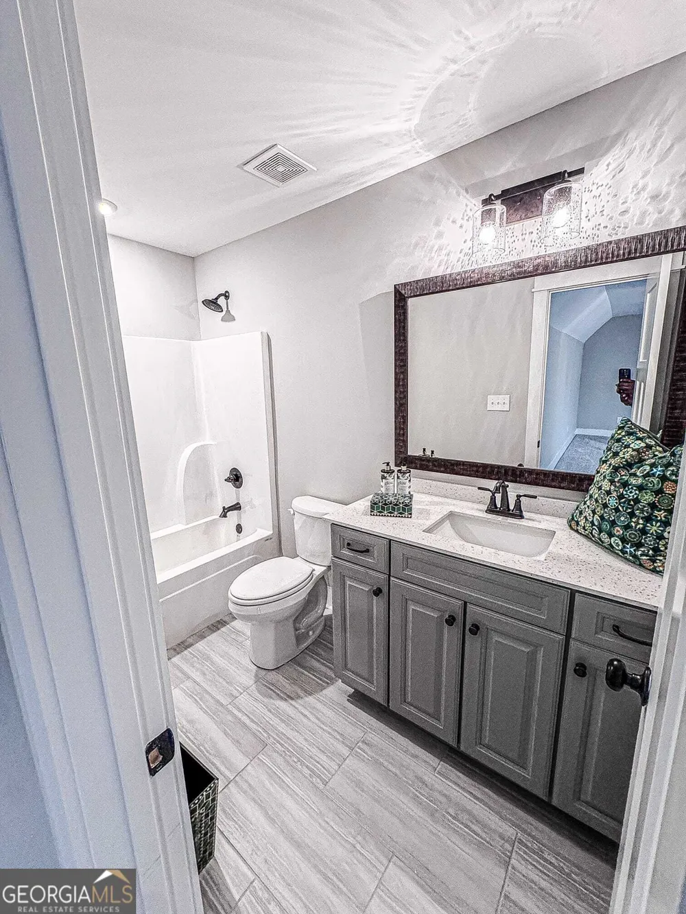 238 Flat Shoal DR Bonaire, GA 31005