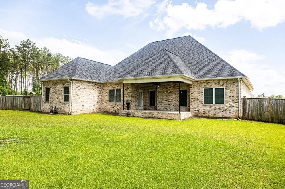 238 Flat Shoal DR Bonaire, GA 31005