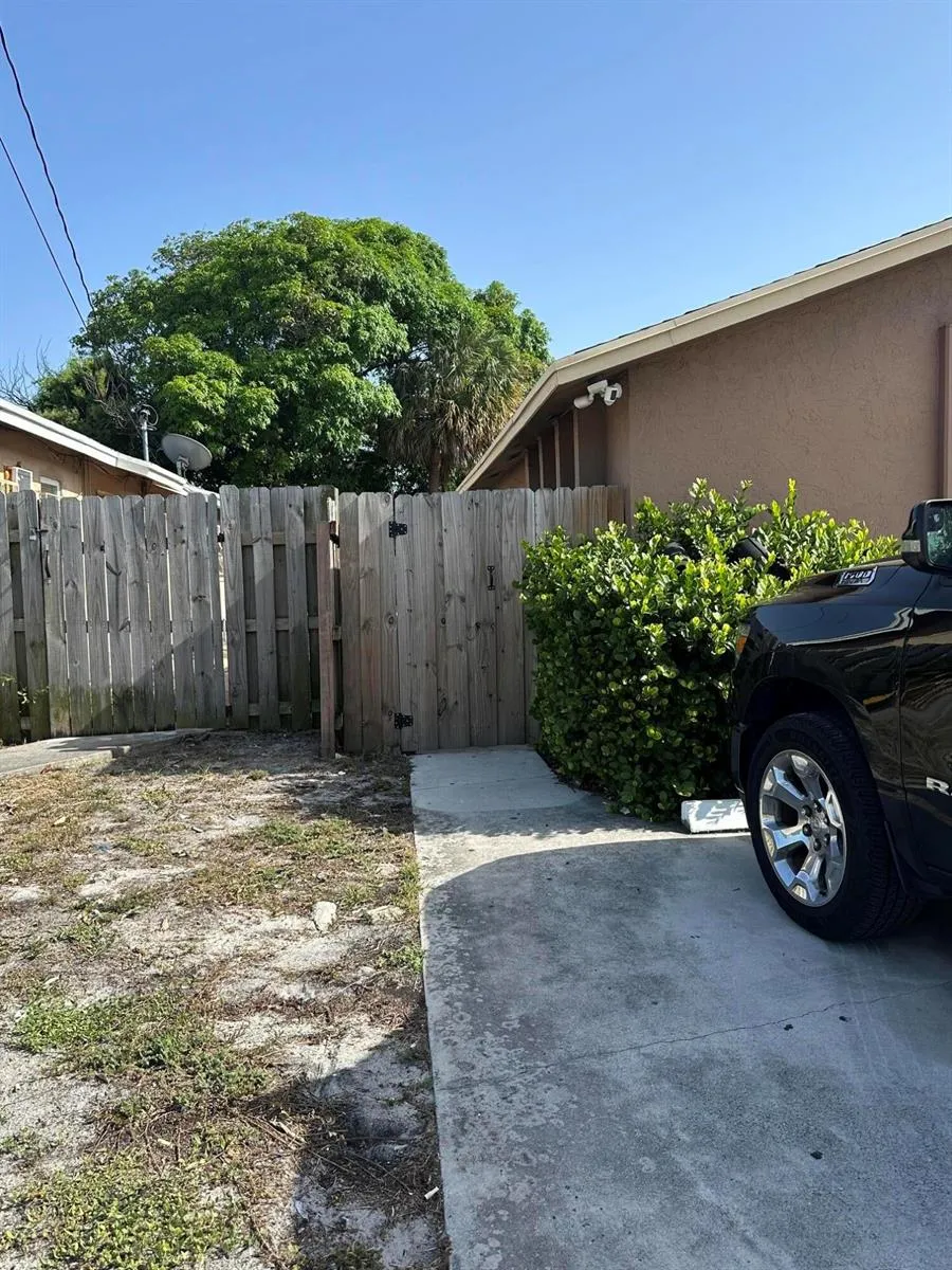 641 W 9th Street #1 Riviera Beach, FL 33404