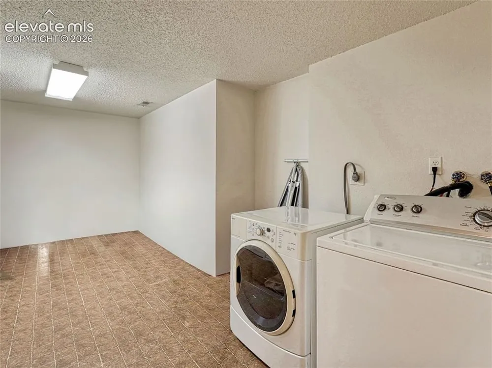 2005 Sussex Lane Colorado Springs, CO 80909