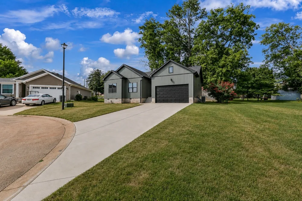 112 Bee Line Way Trenton, KY 42286