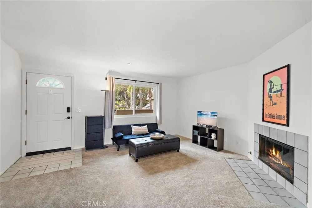 606 Lake Street #23 Huntington Beach, CA 92648