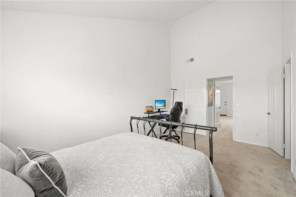 606 Lake Street #23 Huntington Beach, CA 92648