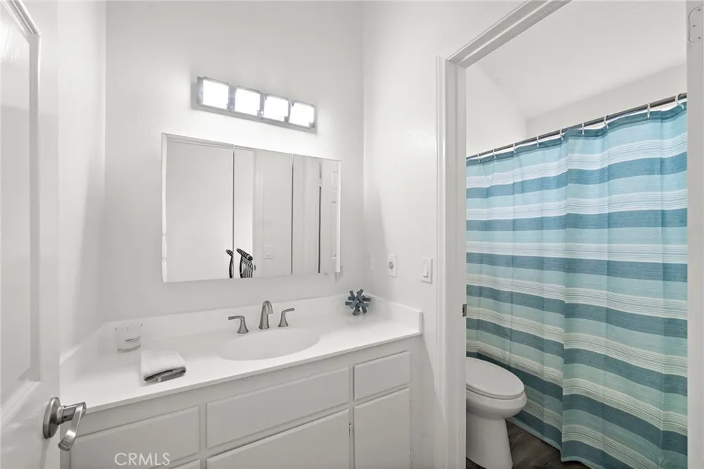 606 Lake Street #23 Huntington Beach, CA 92648