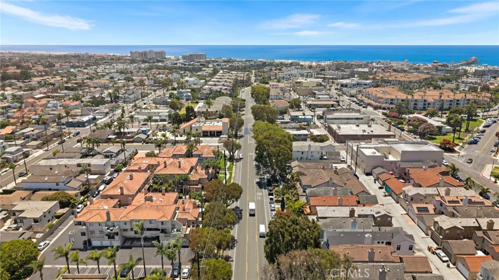 606 Lake Street #23 Huntington Beach, CA 92648