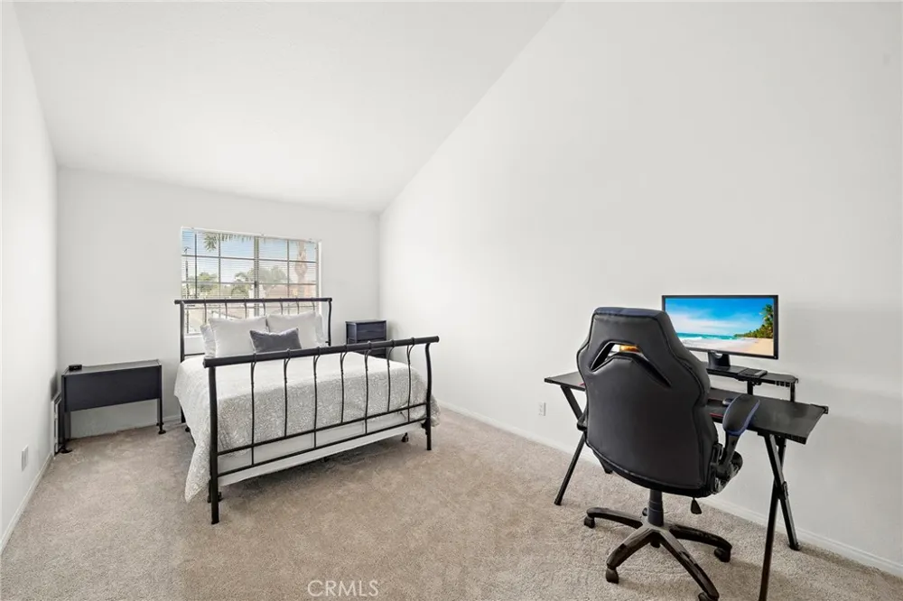 606 Lake Street #23 Huntington Beach, CA 92648