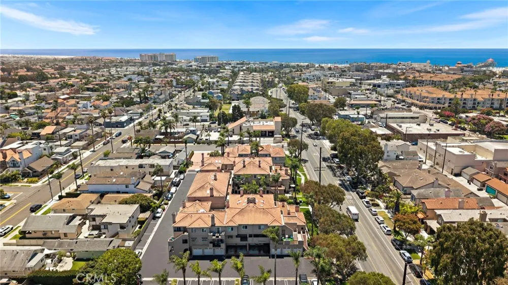 606 Lake Street #23 Huntington Beach, CA 92648