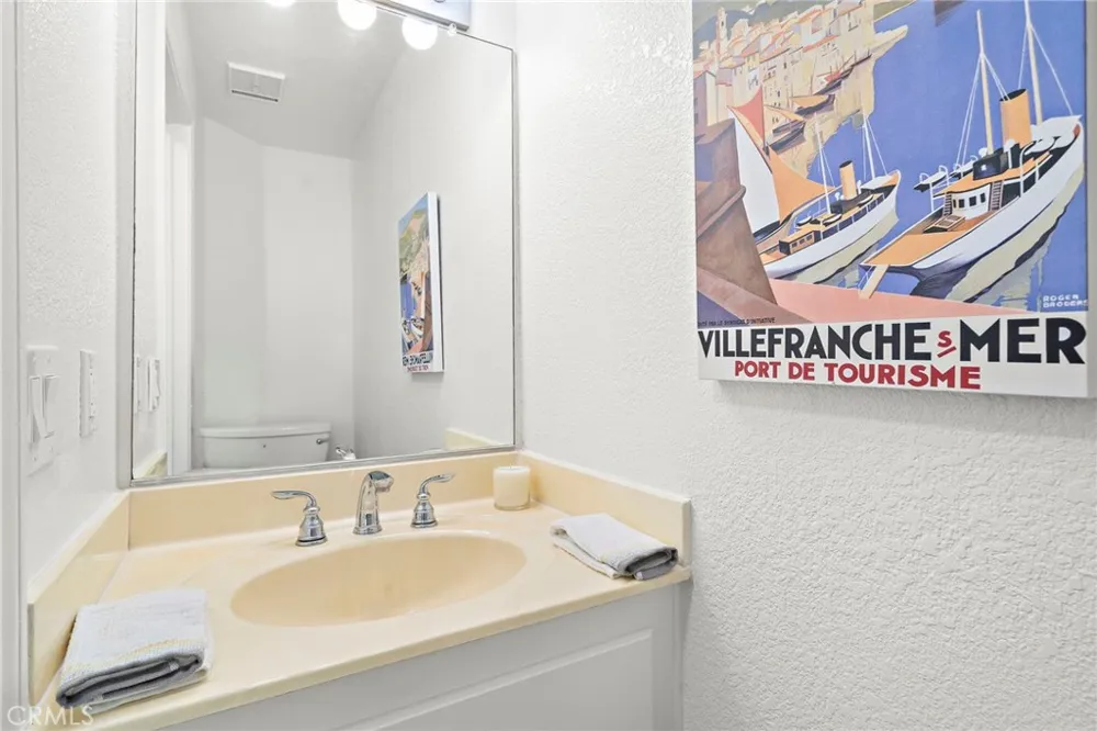 606 Lake Street #23 Huntington Beach, CA 92648