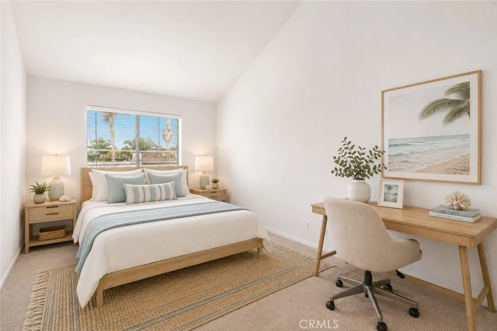 606 Lake Street #23 Huntington Beach, CA 92648