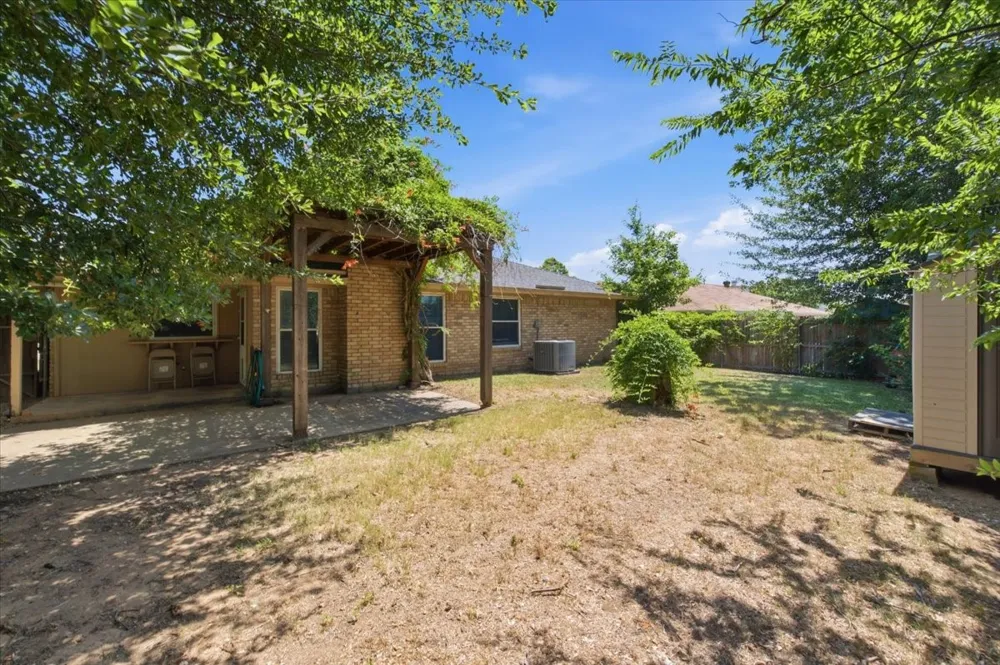 200 Almond Lane Euless, TX 76039