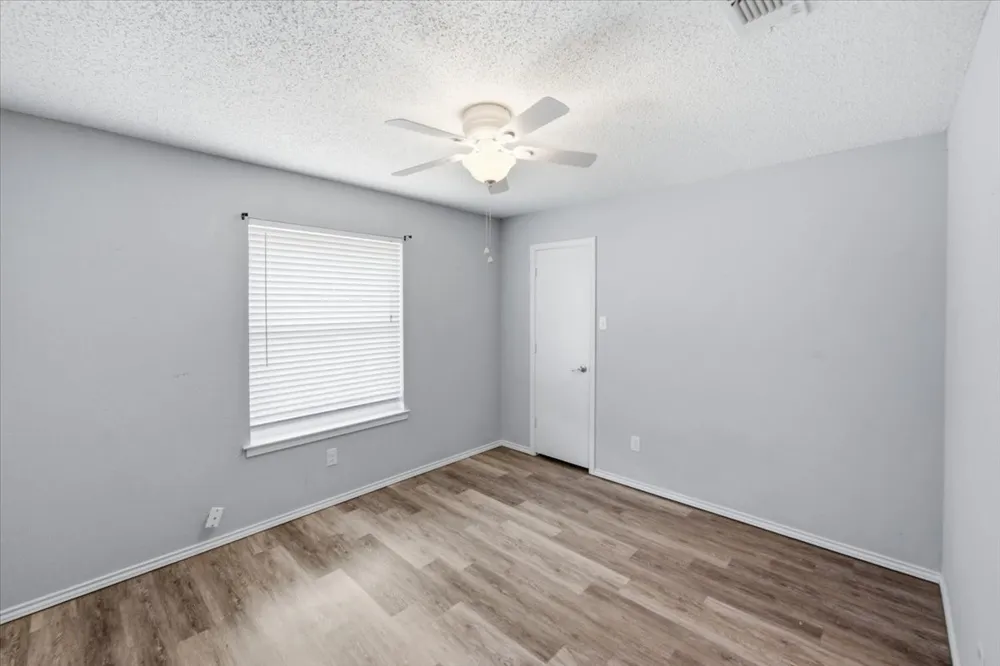 200 Almond Lane Euless, TX 76039