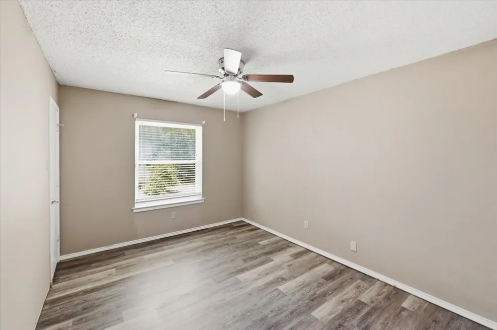 200 Almond Lane Euless, TX 76039
