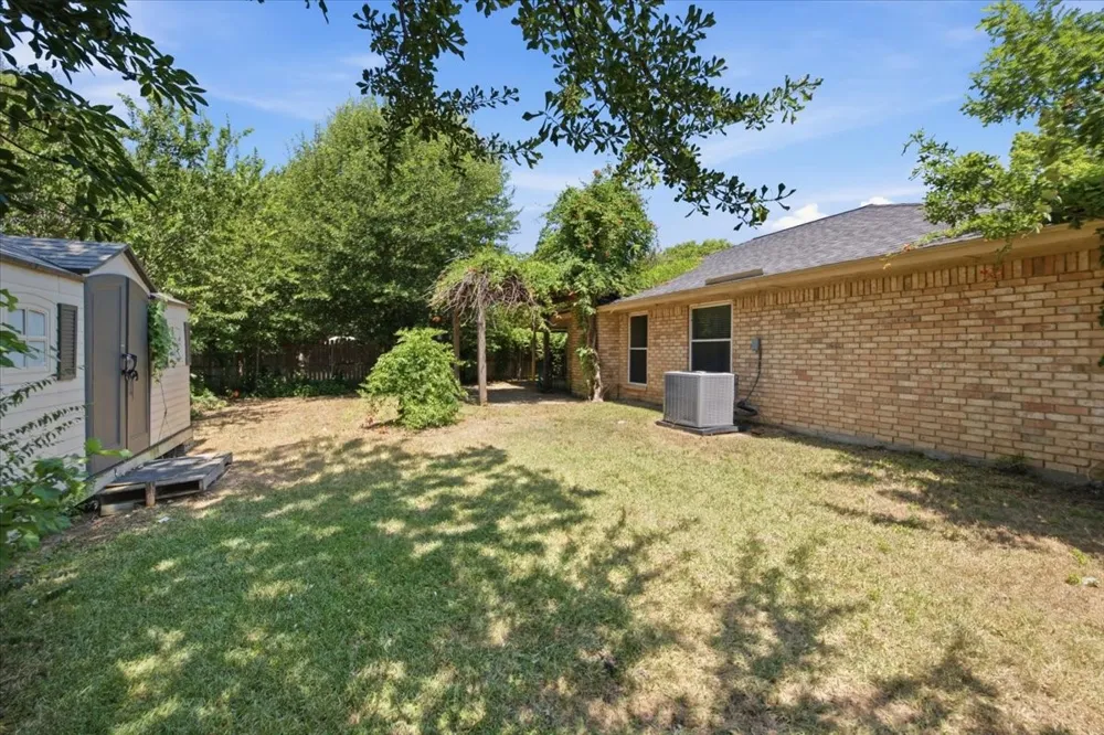 200 Almond Lane Euless, TX 76039