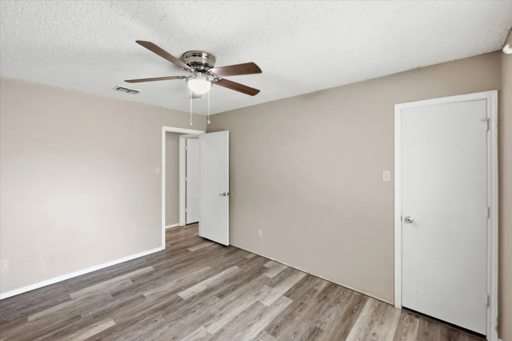 200 Almond Lane Euless, TX 76039