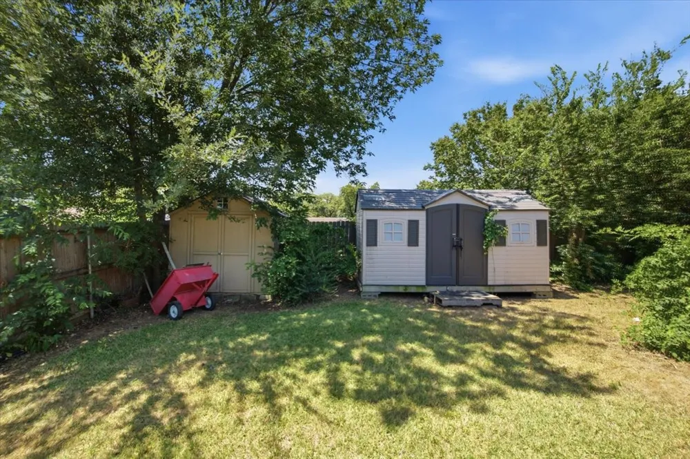 200 Almond Lane Euless, TX 76039