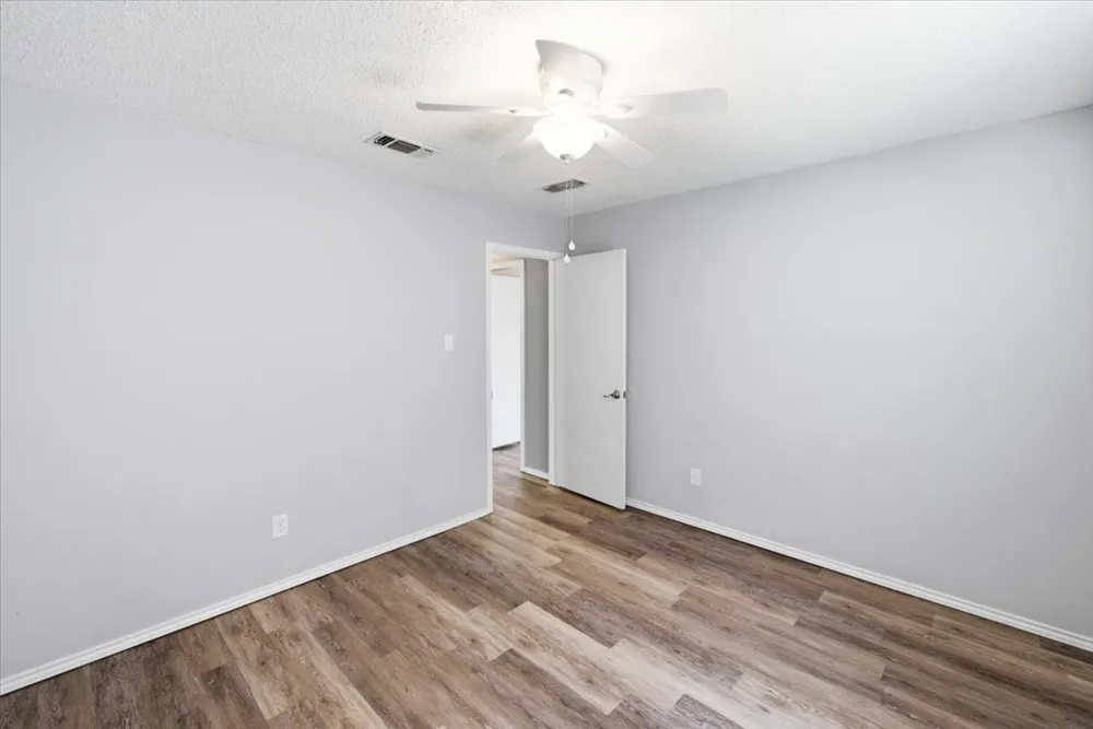 200 Almond Lane Euless, TX 76039