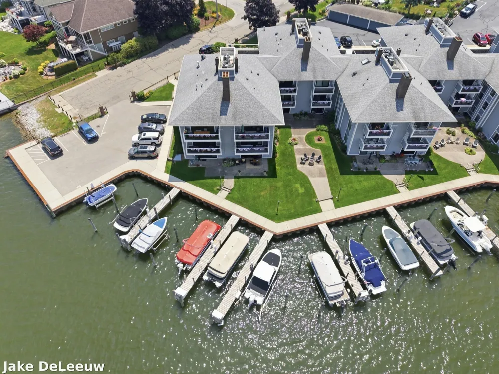 400 Lakeview Court #01A Spring Lake, MI 49456